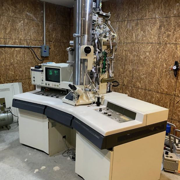 Hitachi H 7000 Transmission Electron Microscope