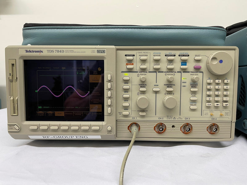 Tektronix TDS 784 D Digital Phosphor Oscilloscope