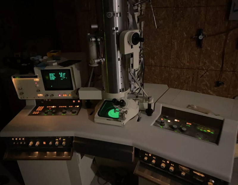 Hitachi H 7000 Transmission Electron Microscope