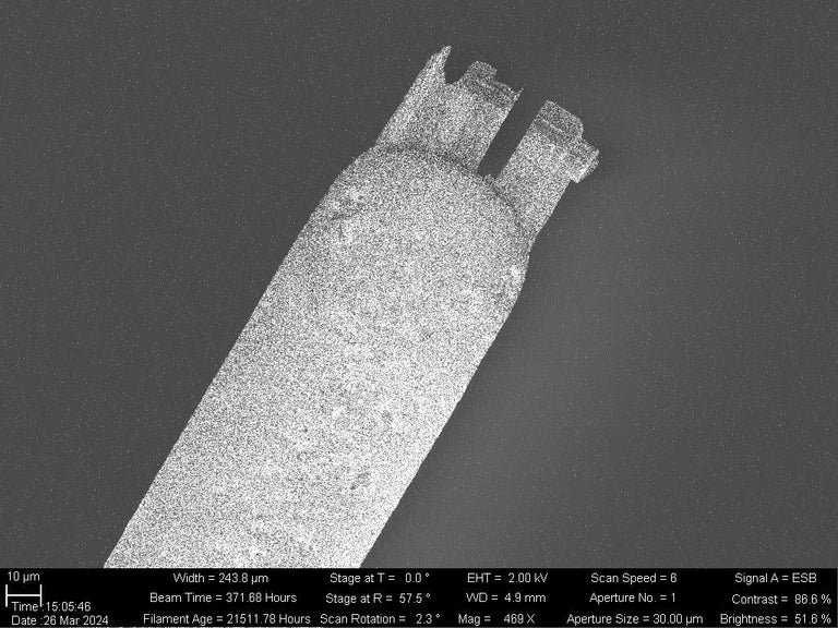 Zeiss 1540 EsB Dual Beam FIB-SEM