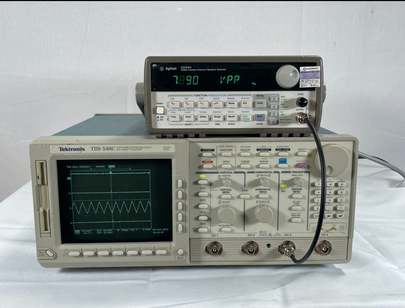 Tektronix TDS 540 C Four Channel Digitizing Oscilloscope With InstaVu Accusation