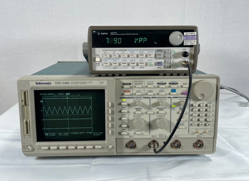 Tektronix TDS 540 C Four Channel Digitizing Oscilloscope With InstaVu Accusation