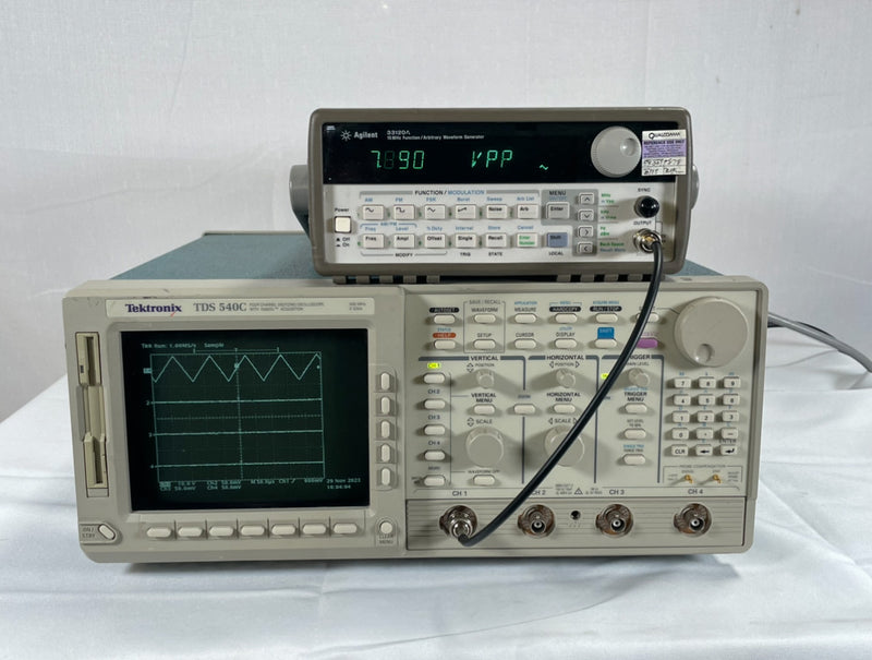 Tektronix TDS 540 C Four Channel Digitizing Oscilloscope With InstaVu Accusation