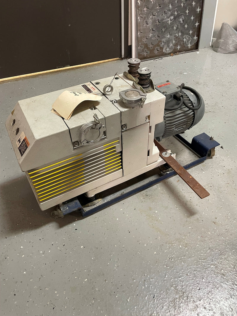 Leybold D 65 BCS Vacuum Pump