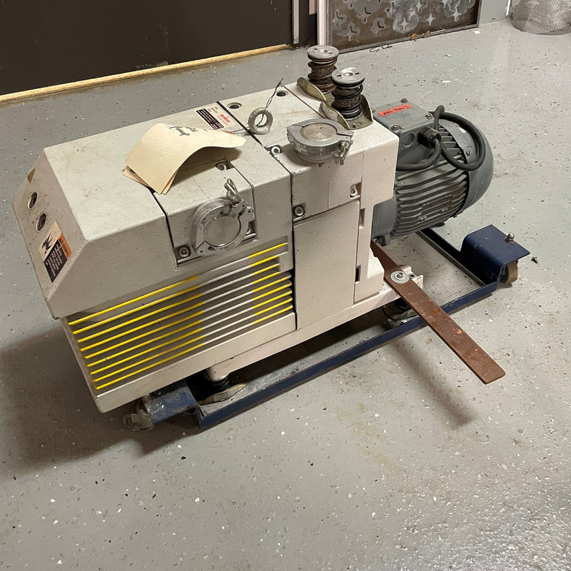 Leybold D 65 BCS Vacuum Pump