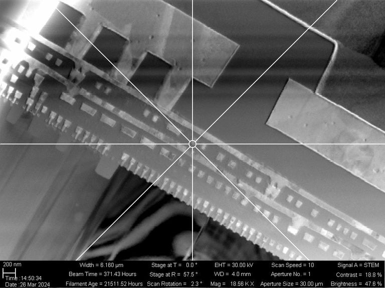 Zeiss 1540 EsB Dual Beam FIB-SEM