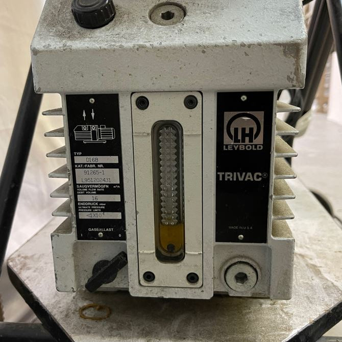 Leybold L 200 + Leak Detector