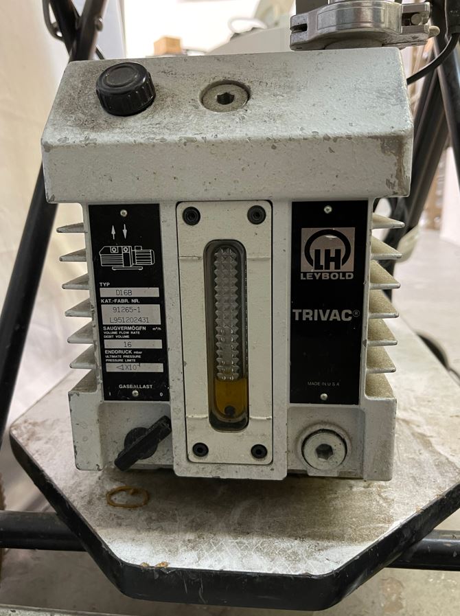 Leybold L 200 + Leak Detector