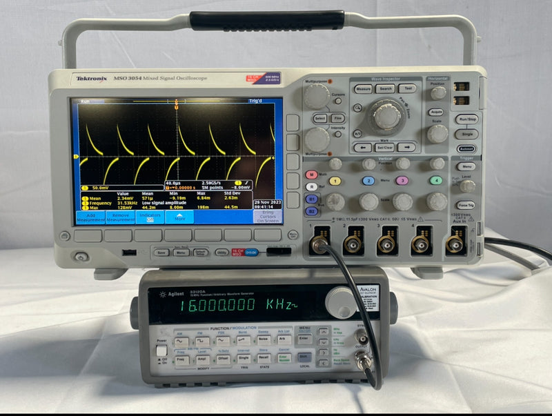 Agilent 33120 A Function / Arbitrary Waveform Generator