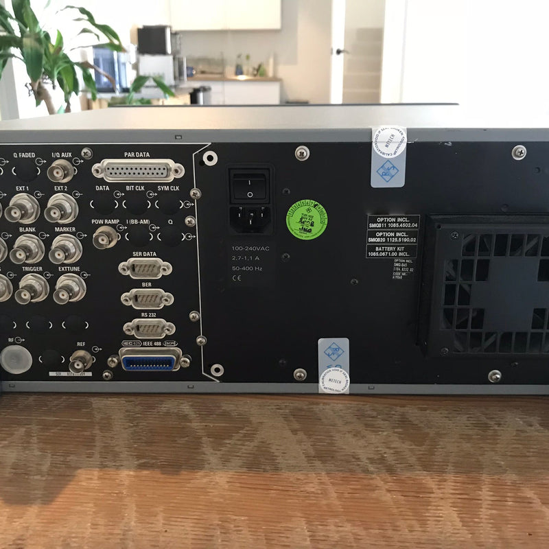 Rohde & Schwarz SMIQ 04 B Vector Signal Generator