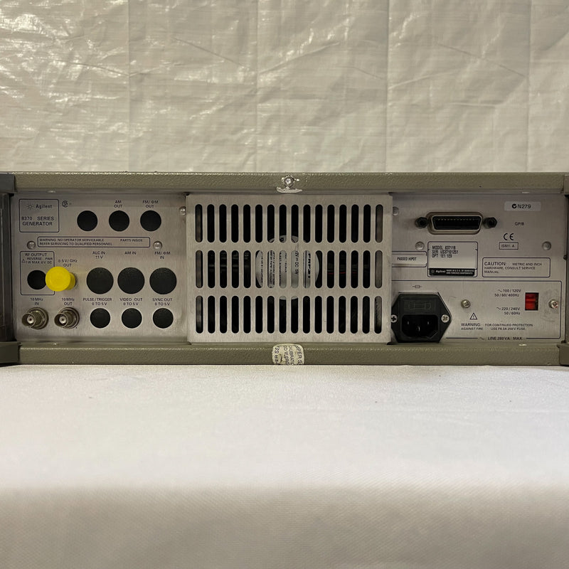 HP / Agilent 83711 B Synthesized CW Generator