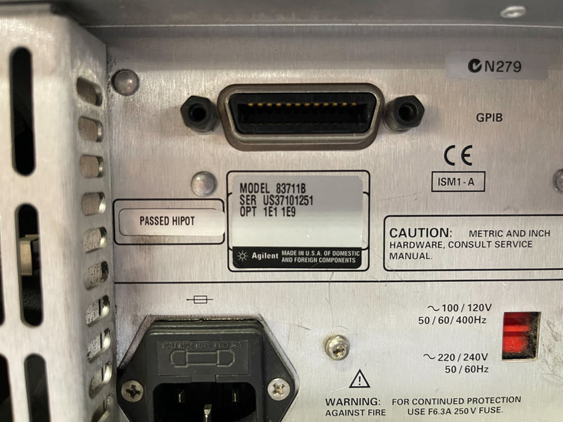 HP / Agilent 83711 B Synthesized CW Generator