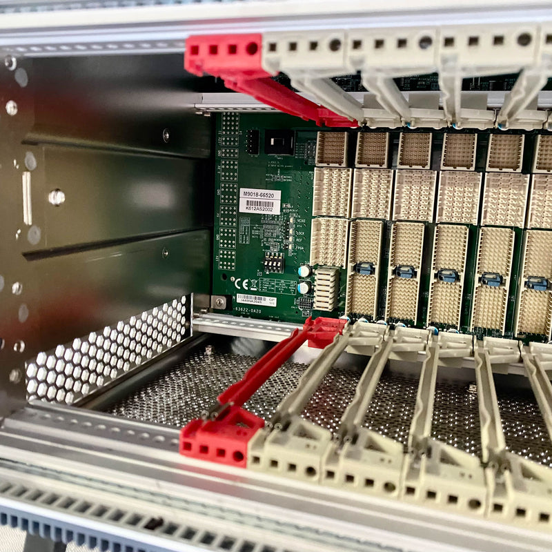 Agilent / Keysight M 9018 B PXIe Chassis