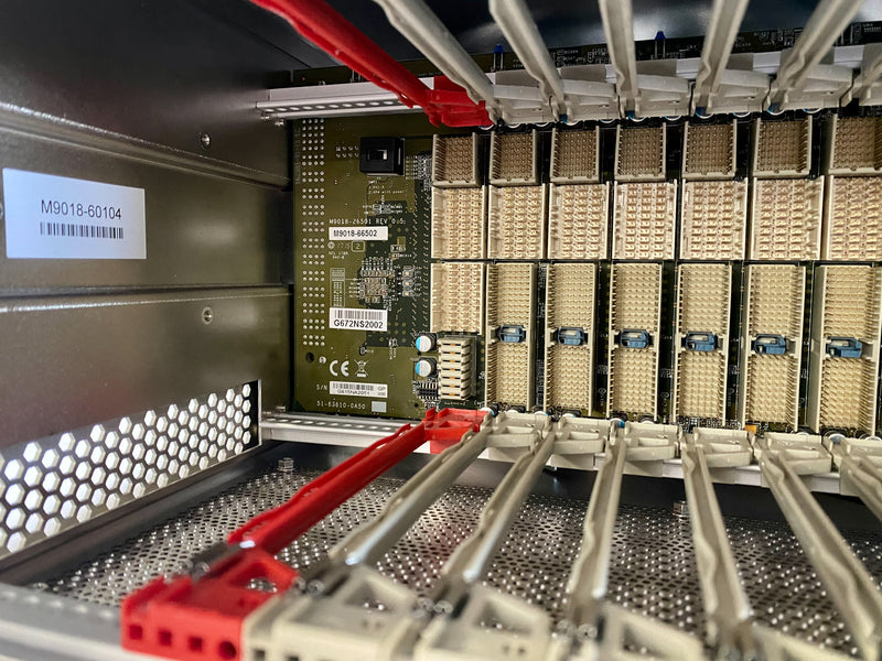 Agilent / Keysight M 9018 A Chassis