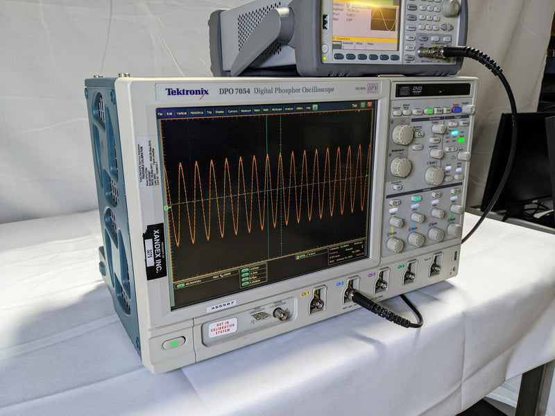 Tektronix DPO 7054 Digital Phosphor Oscilloscope