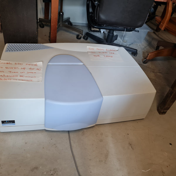 Perkin Elmer Lambda 850 UV / Vis Spectrometer