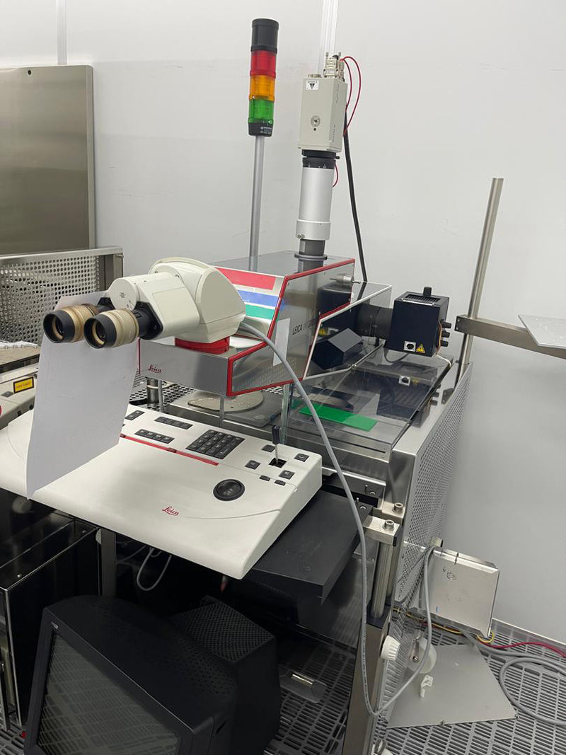 Leica INS 3000 Microscope