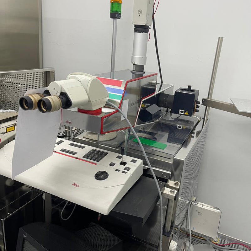 Leica INS 3000 Microscope