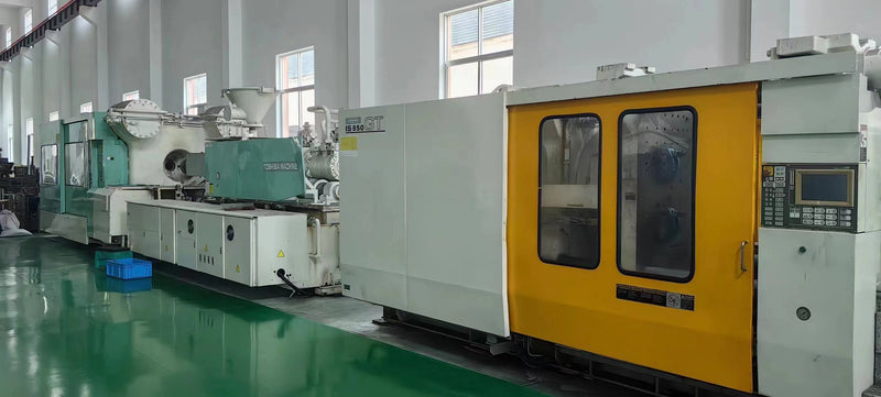 Toshiba IS 850 GT Injection Molding Machine