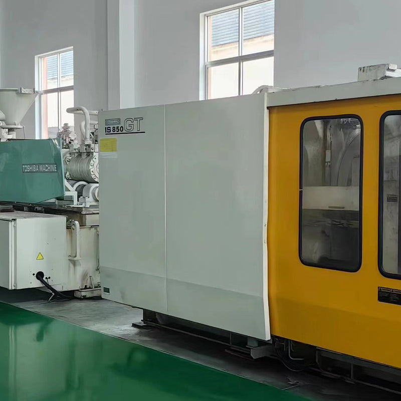 Toshiba IS 850 GT Injection Molding Machine