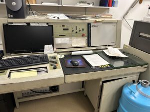 Bruker  300  NMR Spectroscopy  70019 For Sale