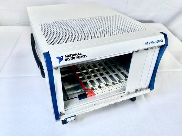 View National Instruments  NI PXIe 1062 Q  Express Chassis  72021